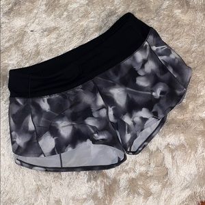 6 tall LULULEMON SHORT